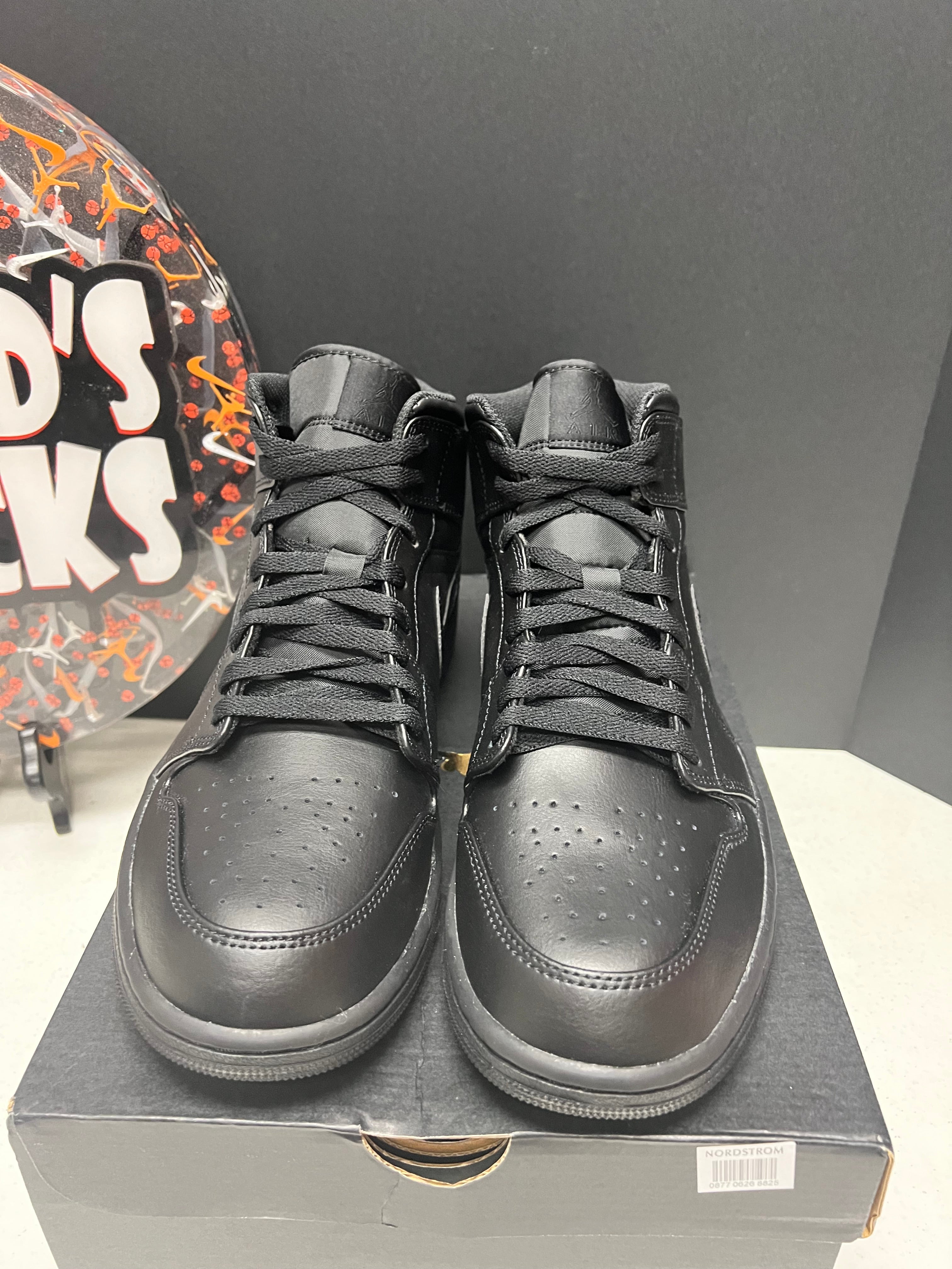 Jordan 1 Mid Triple Black (2022)