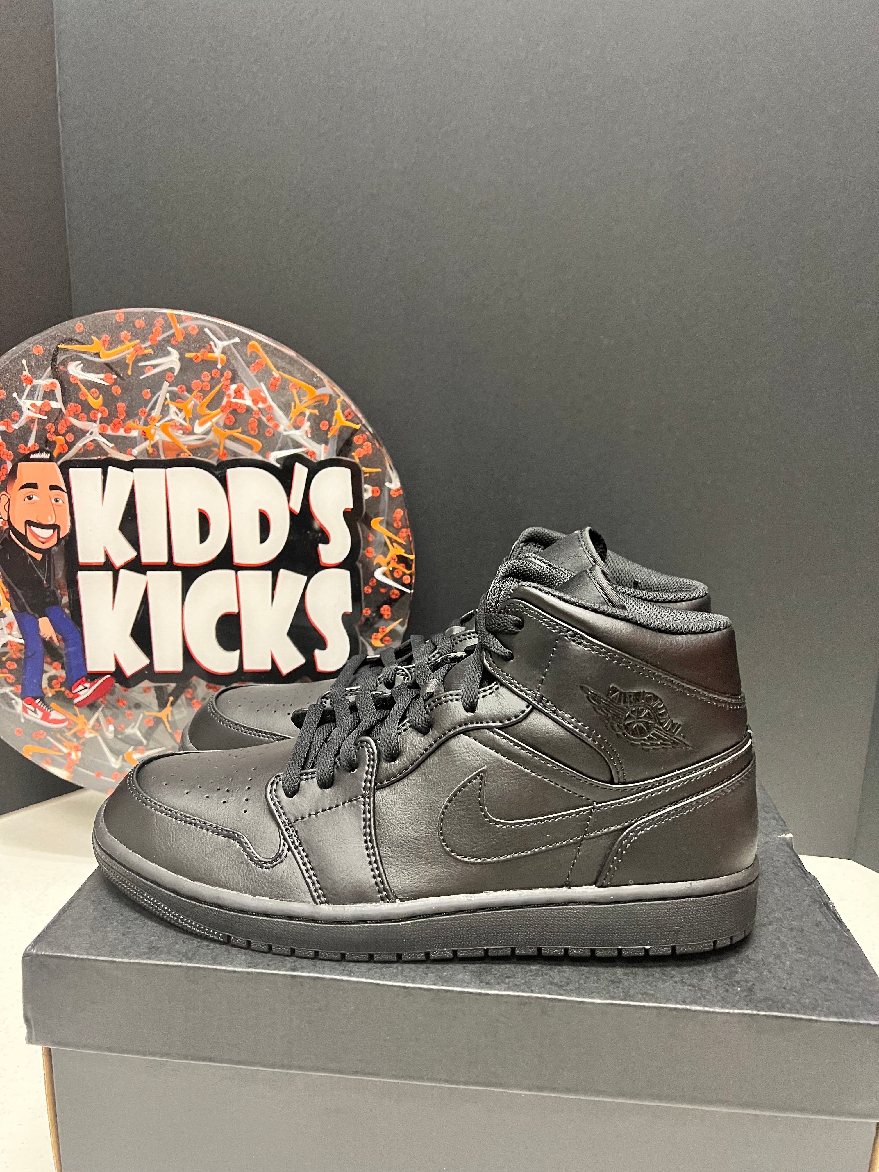 Jordan 1 Mid Triple Black (2022)