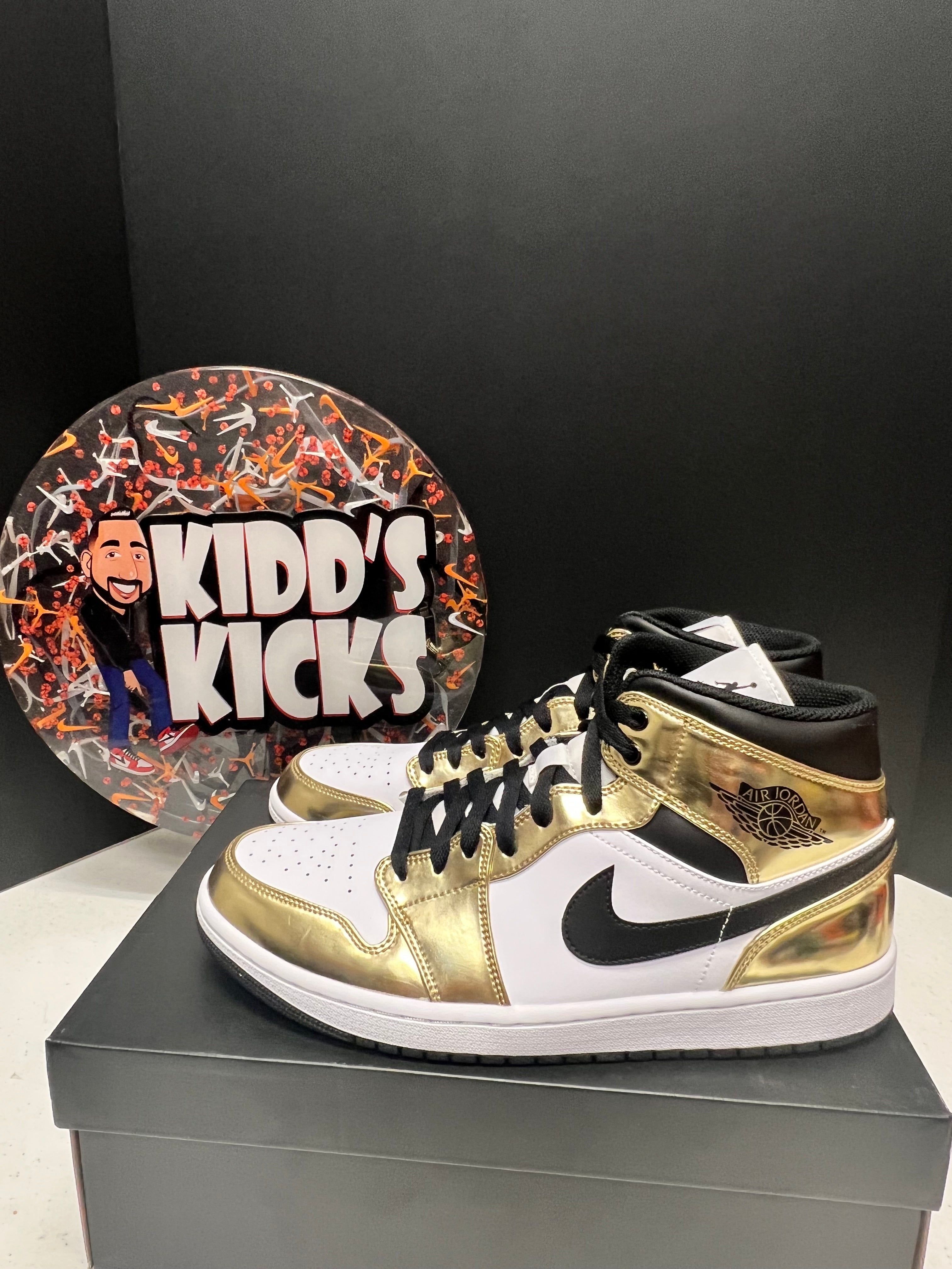 Jordan 1 Mid Metallic Gold Black White